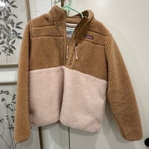 This is a fleece vineyard vines pullover.